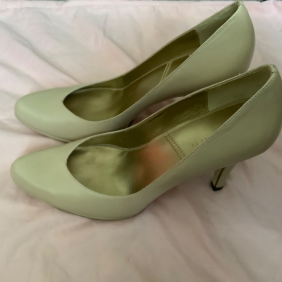 TAHARI Women Shoes - Picture 4 of 5